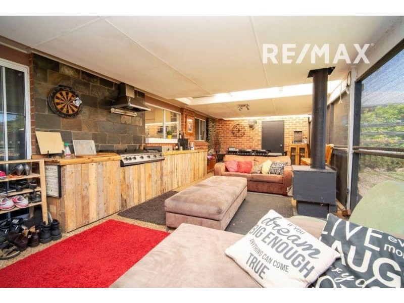 12 Avon Avenue, Lake Albert NSW 2650