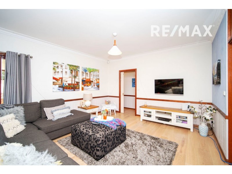 32 Allambie Way, Mount Austin NSW 2650