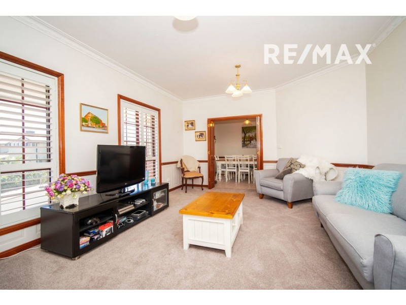 32 Allambie Way, Mount Austin NSW 2650