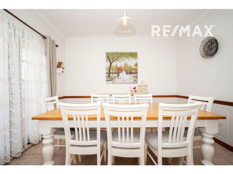 32 Allambie Way, Mount Austin NSW 2650