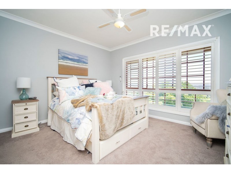 32 Allambie Way, Mount Austin NSW 2650