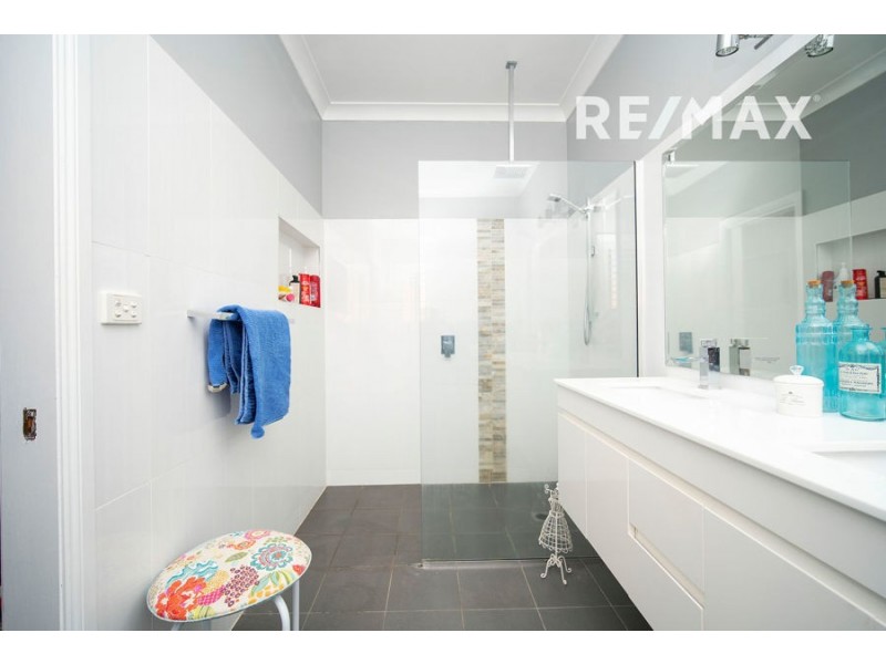 32 Allambie Way, Mount Austin NSW 2650