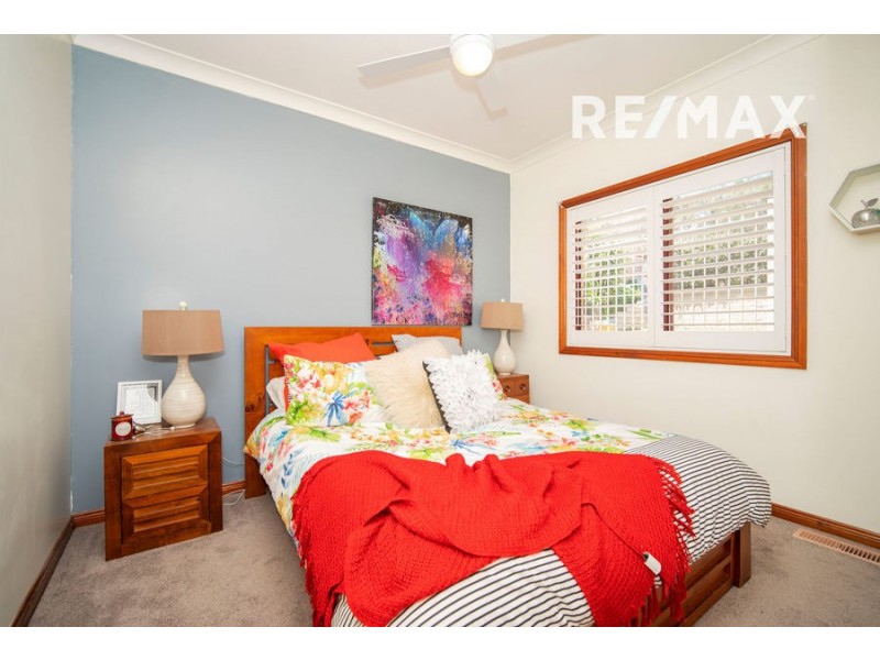 32 Allambie Way, Mount Austin NSW 2650