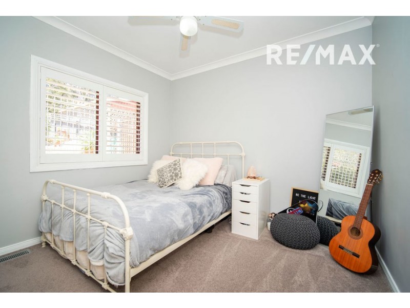 32 Allambie Way, Mount Austin NSW 2650