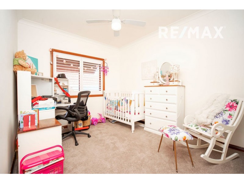 32 Allambie Way, Mount Austin NSW 2650