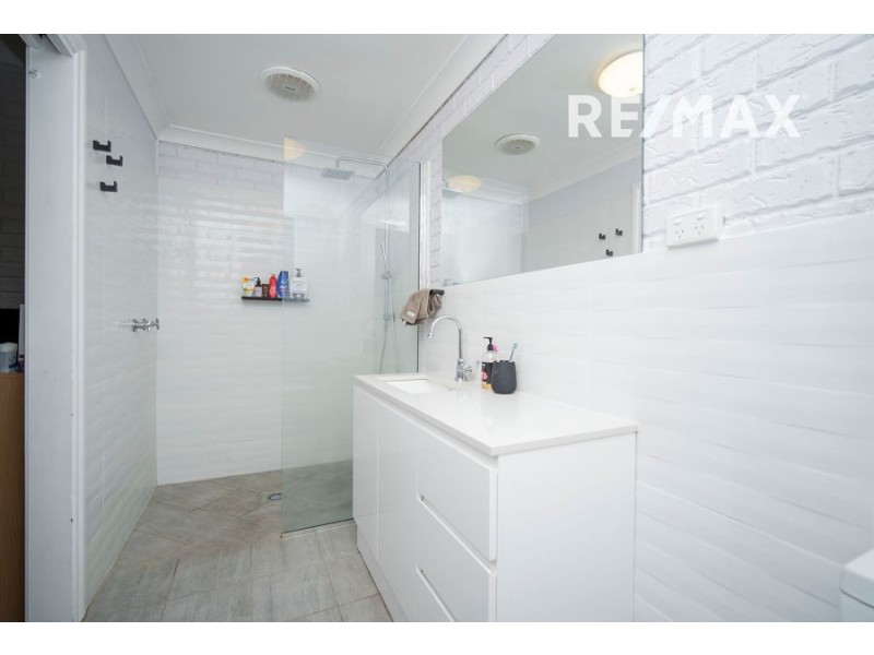 32 Allambie Way, Mount Austin NSW 2650