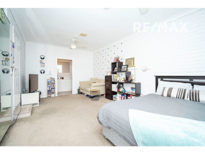 32 Allambie Way, Mount Austin NSW 2650