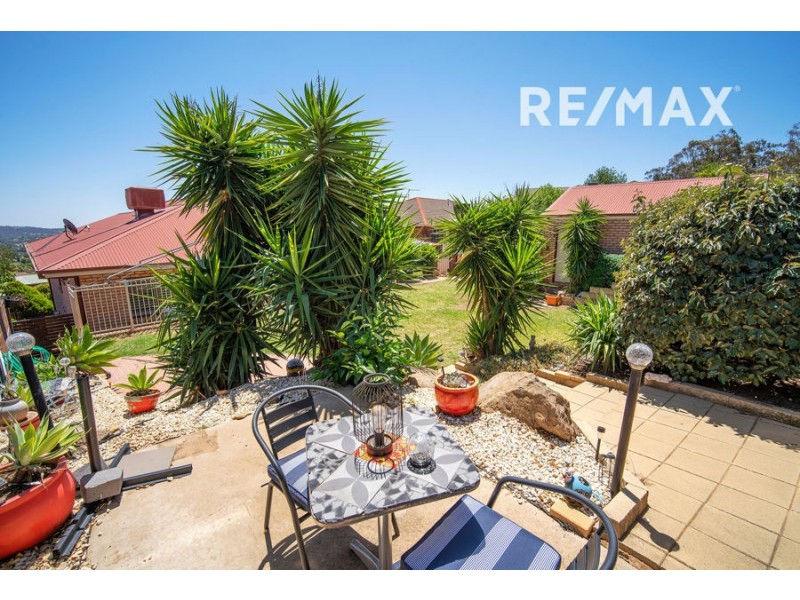 32 Allambie Way, Mount Austin NSW 2650