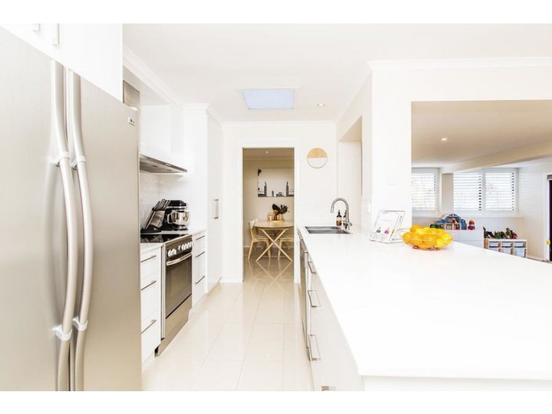 6 Ilex Street, Lake Albert NSW 2650