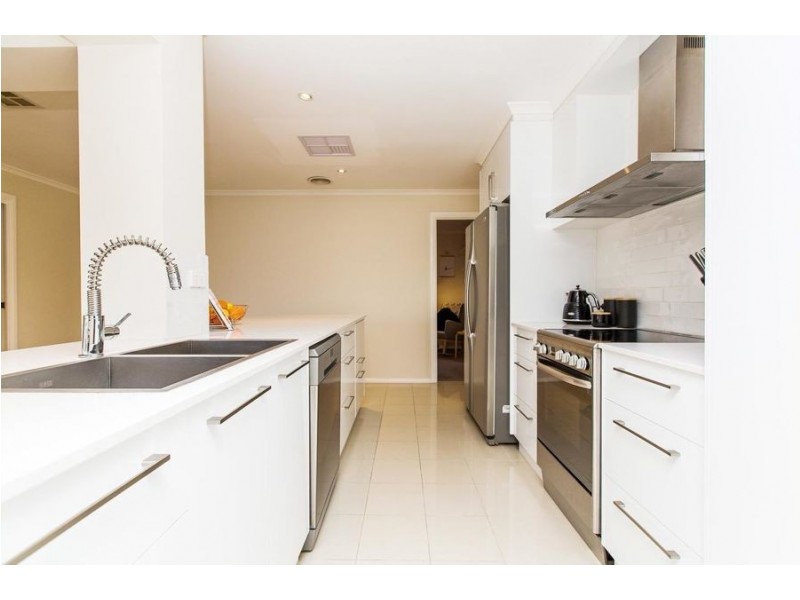 6 Ilex Street, Lake Albert NSW 2650