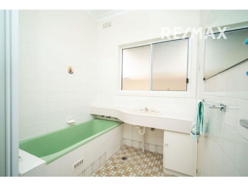 37 Fernleigh Road, Turvey Park NSW 2650