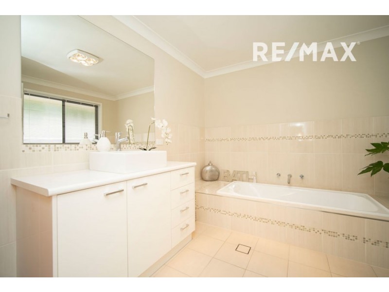 25 Balala Crescent, Bourkelands NSW 2650