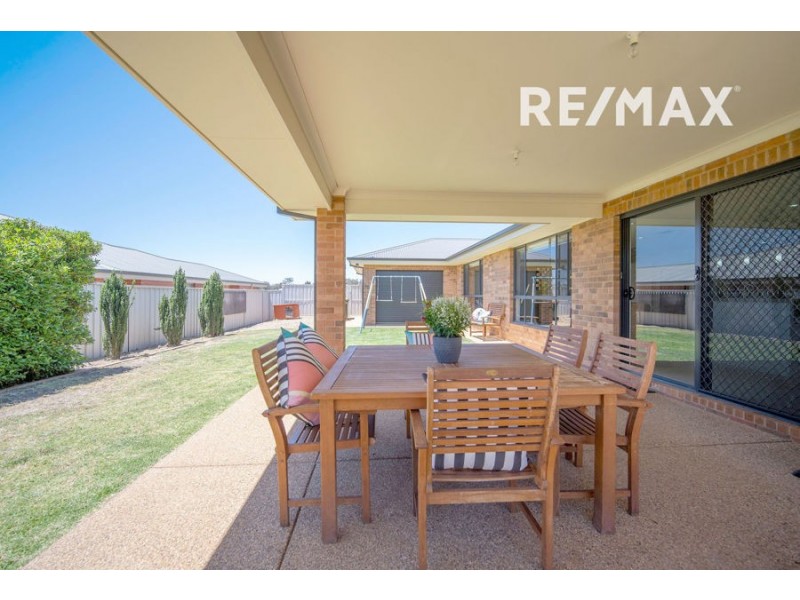 25 Balala Crescent, Bourkelands NSW 2650