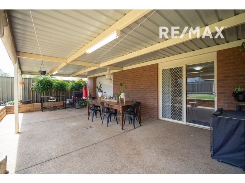 14 Forrest Street, Lake Albert NSW 2650