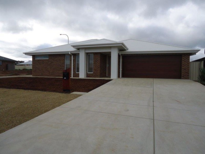 8 Morris Street, Gobbagombalin NSW 2650