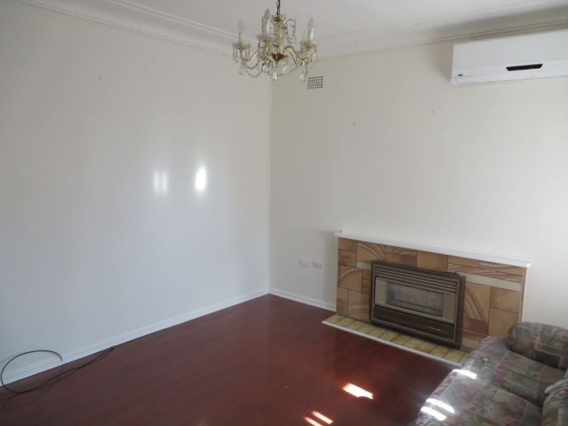 90 Bolger Avenue, Mount Austin NSW 2650