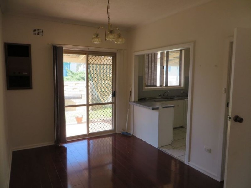 90 Bolger Avenue, Mount Austin NSW 2650