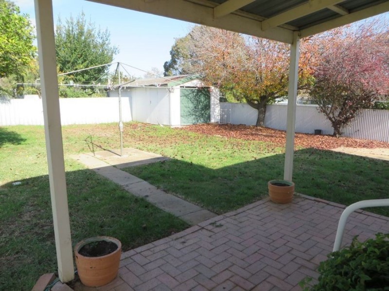 90 Bolger Avenue, Mount Austin NSW 2650