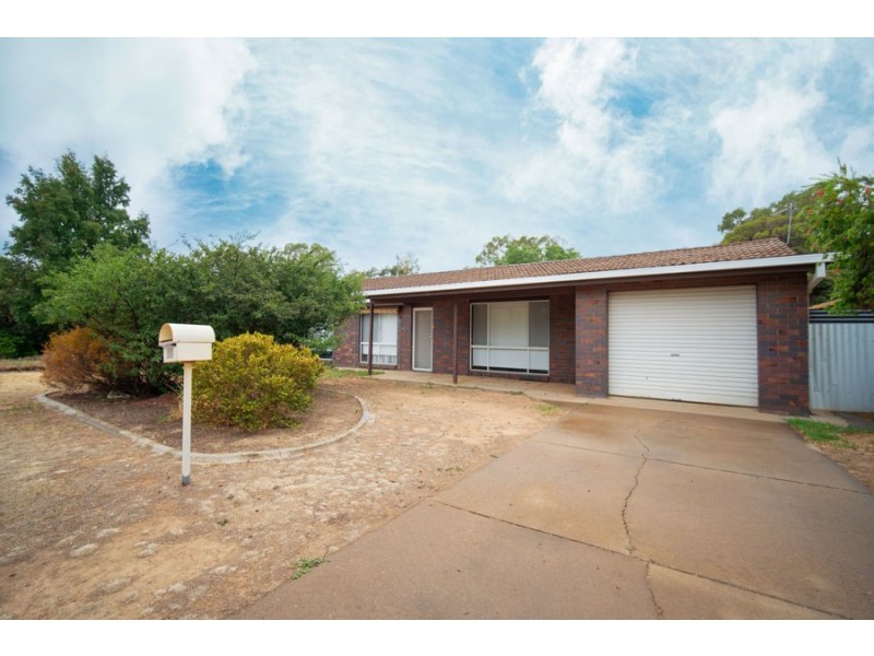 27 Goborra Street, Glenfield Park NSW 2650