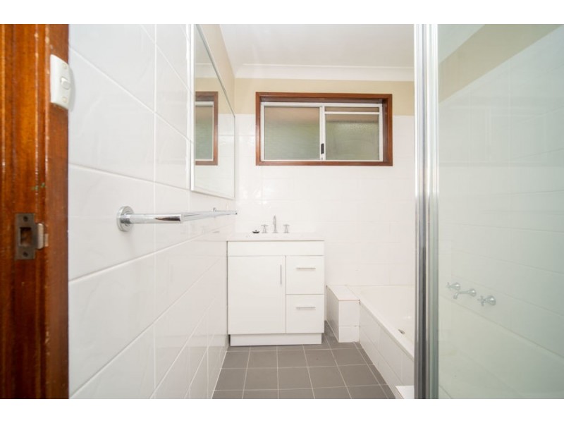 27 Goborra Street, Glenfield Park NSW 2650