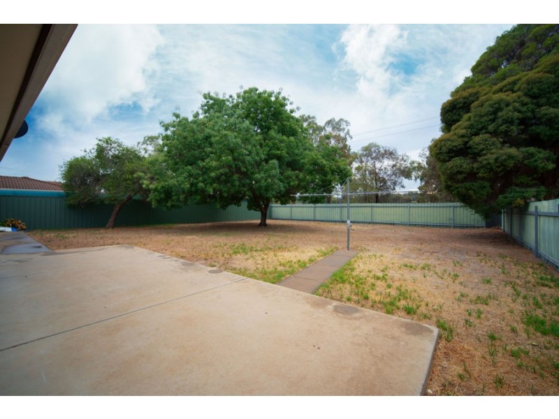27 Goborra Street, Glenfield Park NSW 2650