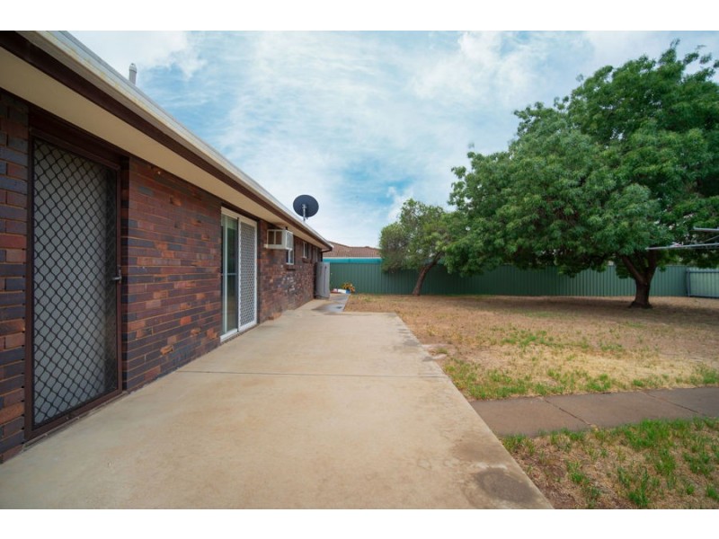 27 Goborra Street, Glenfield Park NSW 2650