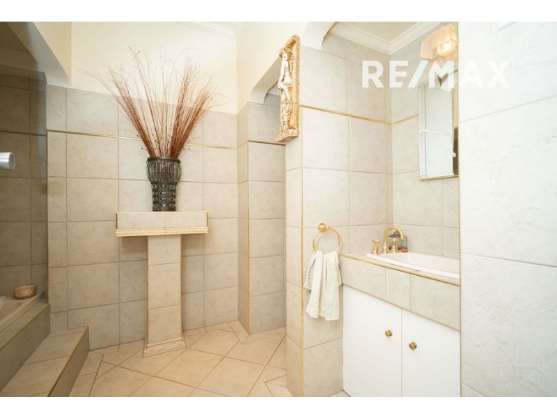 108 Coleman Street, Turvey Park NSW 2650