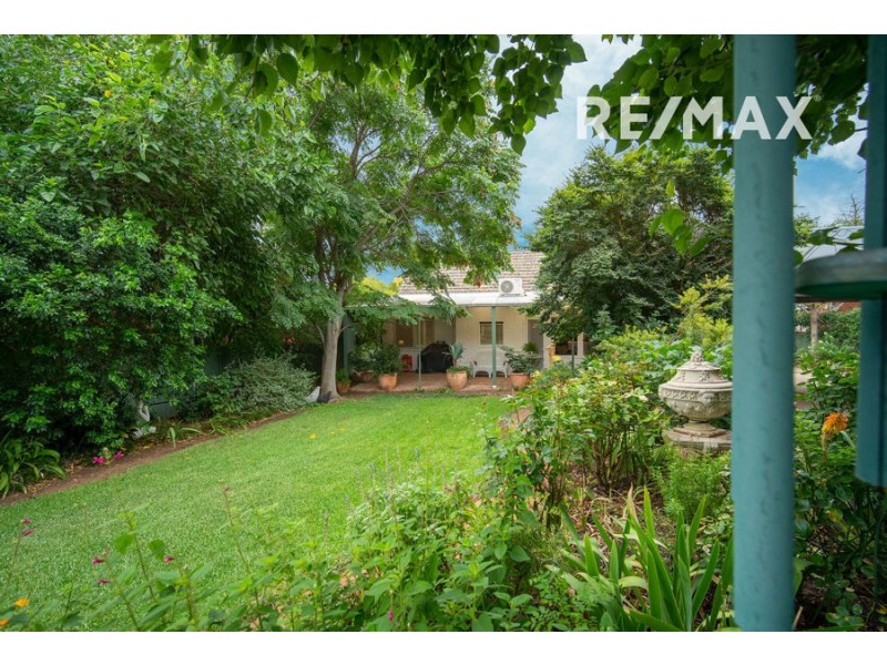 108 Coleman Street, Turvey Park NSW 2650