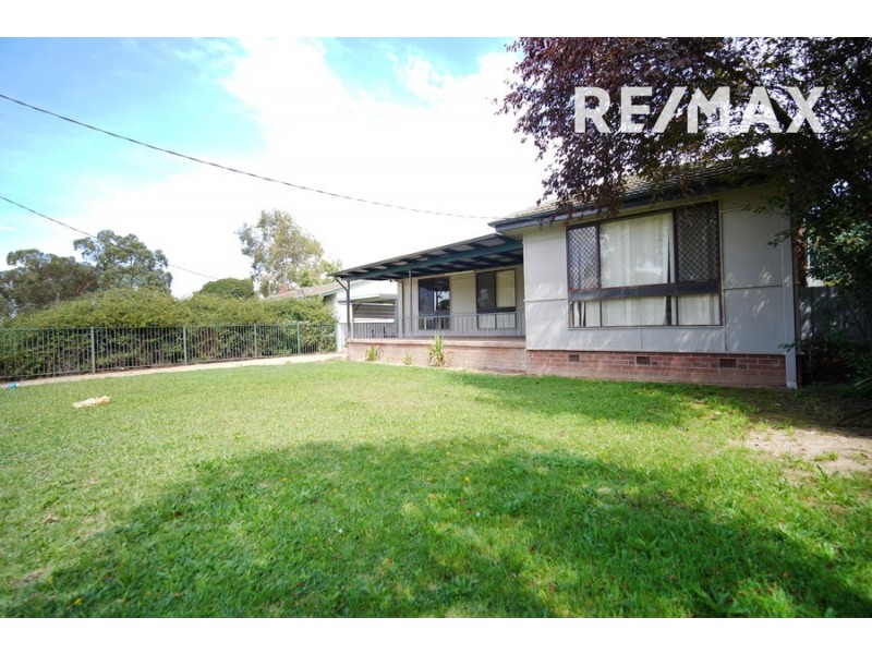 73 Ziegler Avenue, Wagga Wagga NSW 2650