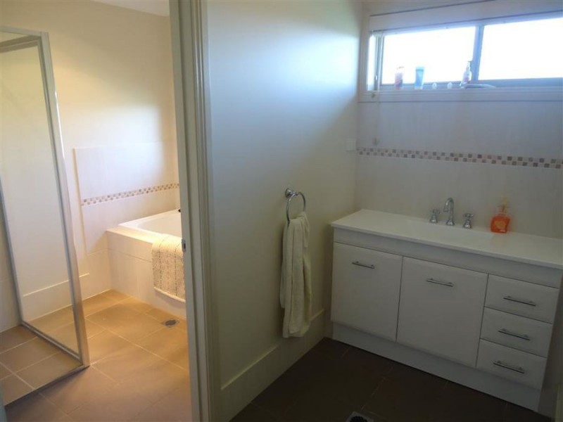 24 Quandong Place, Forest Hill NSW 2651