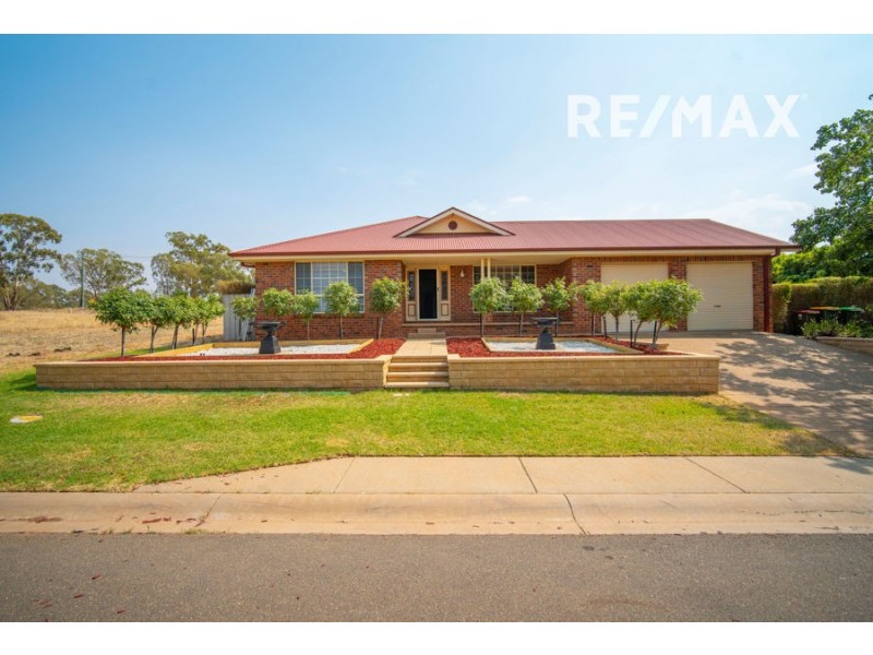 16 Madin Place, Estella NSW 2650