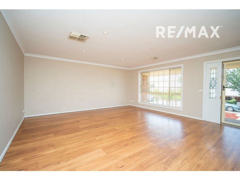 16 Madin Place, Estella NSW 2650