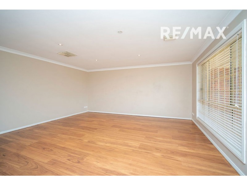 16 Madin Place, Estella NSW 2650