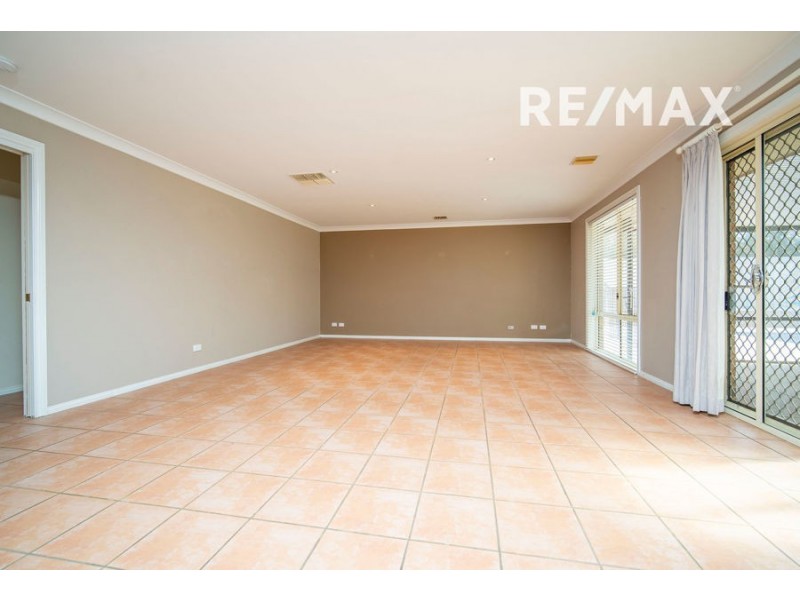 16 Madin Place, Estella NSW 2650