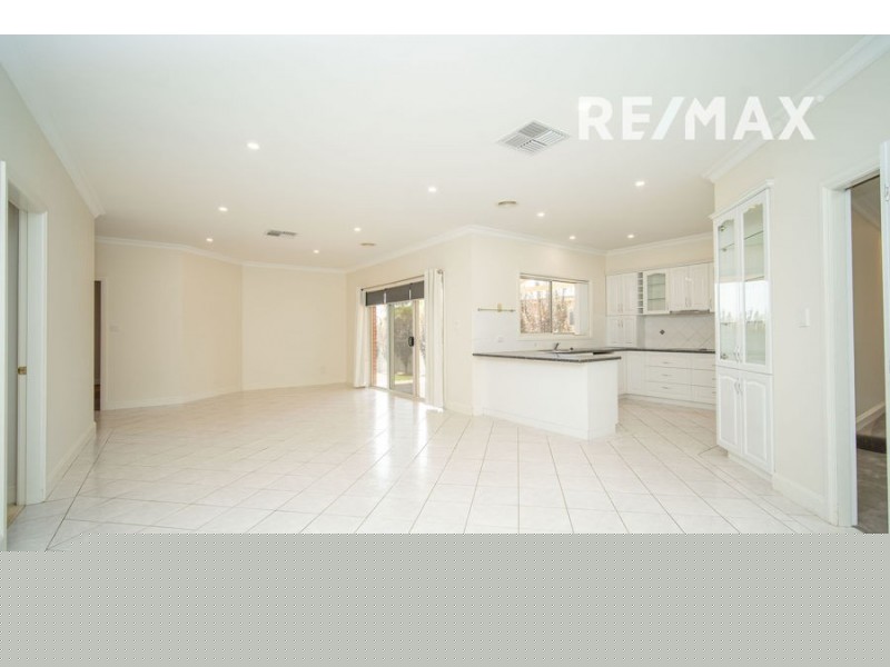 2 Ulandra Place, Estella NSW 2650