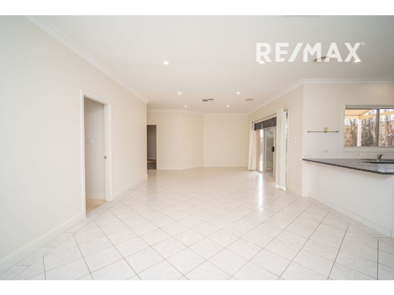 2 Ulandra Place, Estella NSW 2650