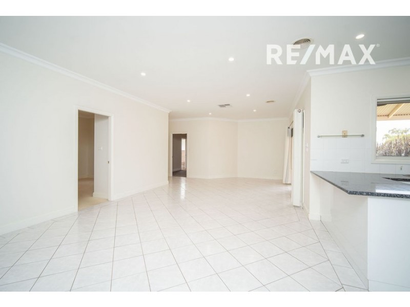 2 Ulandra Place, Estella NSW 2650