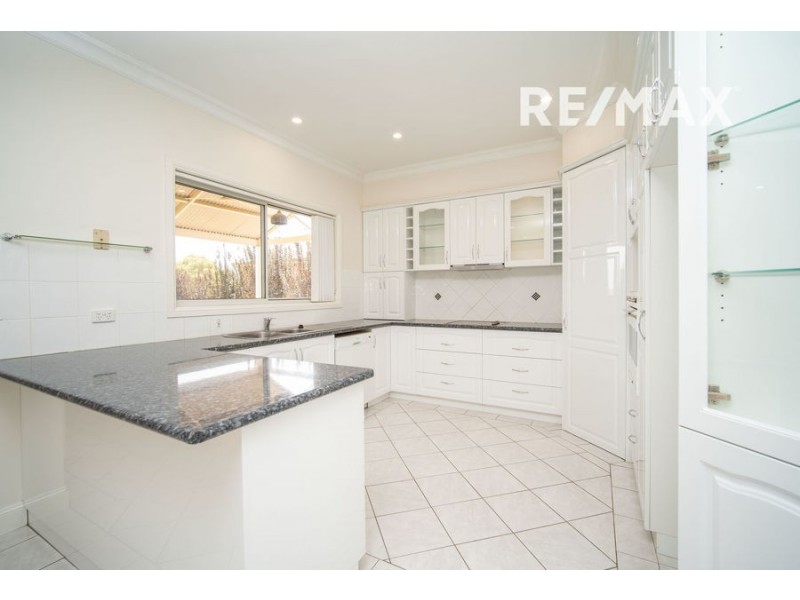 2 Ulandra Place, Estella NSW 2650