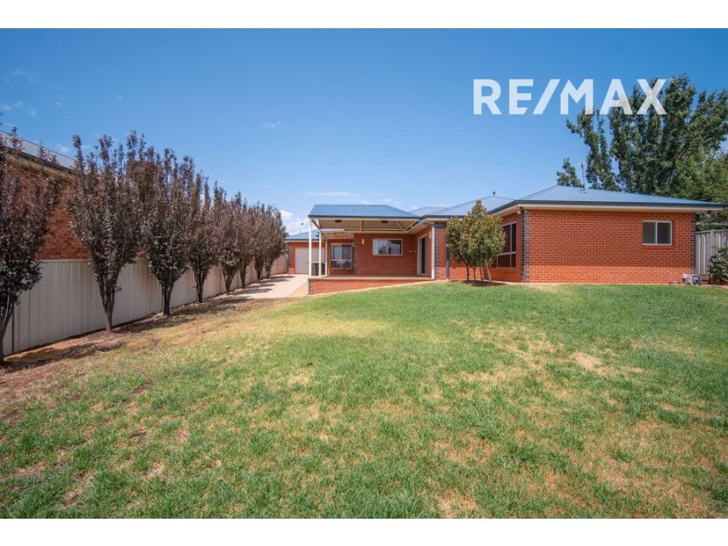 2 Ulandra Place, Estella NSW 2650