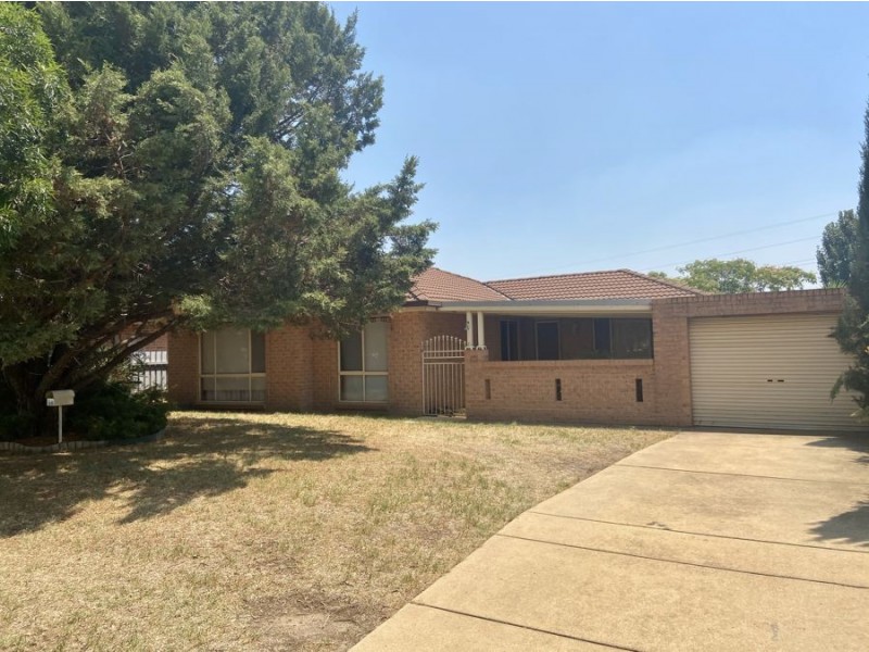 71 Dalman Parkway, Glenfield Park NSW 2650