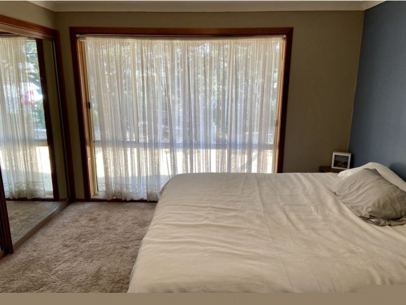 71 Dalman Parkway, Glenfield Park NSW 2650