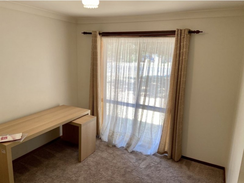 71 Dalman Parkway, Glenfield Park NSW 2650