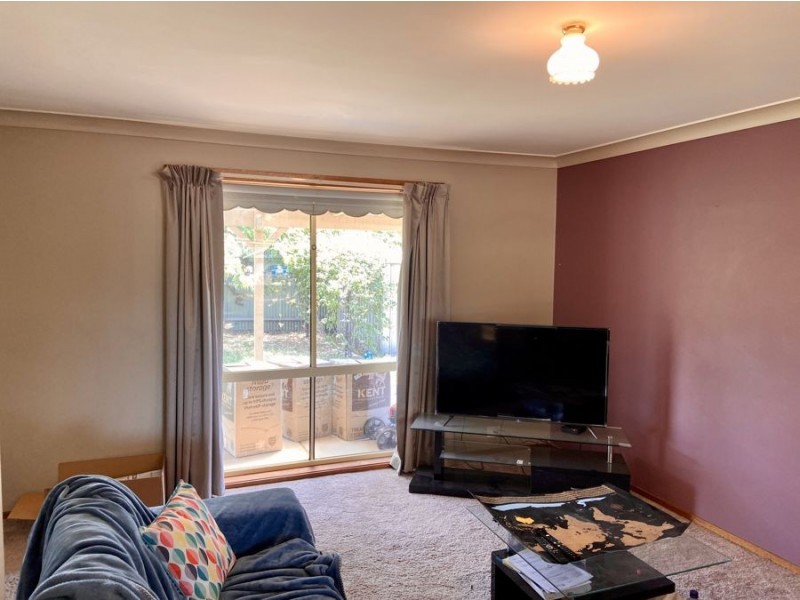 71 Dalman Parkway, Glenfield Park NSW 2650