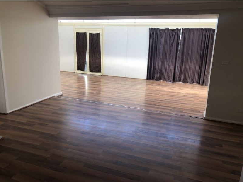 12 Sullivan Avenue, Wagga Wagga NSW 2650