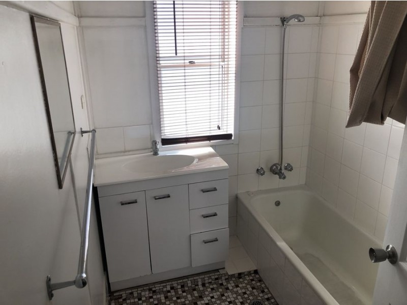 12 Sullivan Avenue, Wagga Wagga NSW 2650