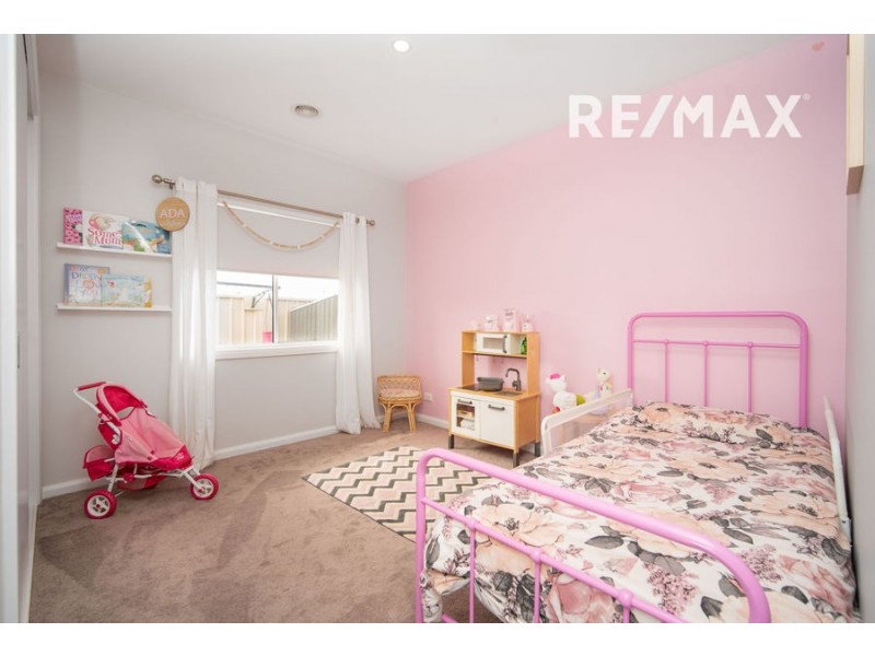 3 Morris Crescent, Gobbagombalin NSW 2650