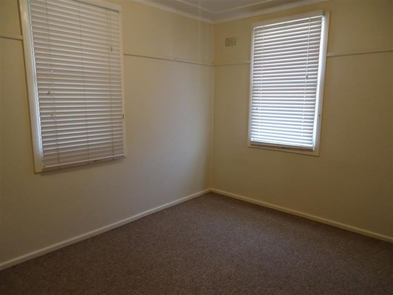 107 Mitchelmore Street, Mount Austin NSW 2650