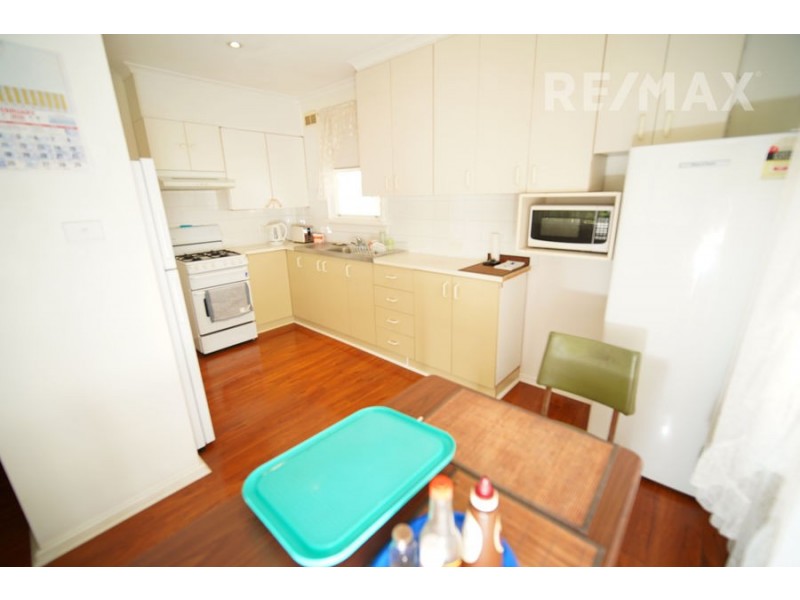 35 Chifley Crescent, Kooringal NSW 2650