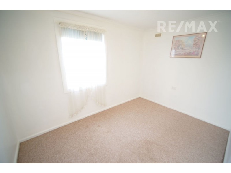 35 Chifley Crescent, Kooringal NSW 2650