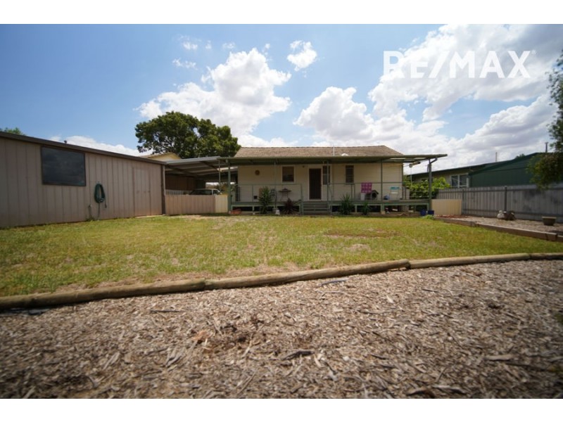 35 Chifley Crescent, Kooringal NSW 2650